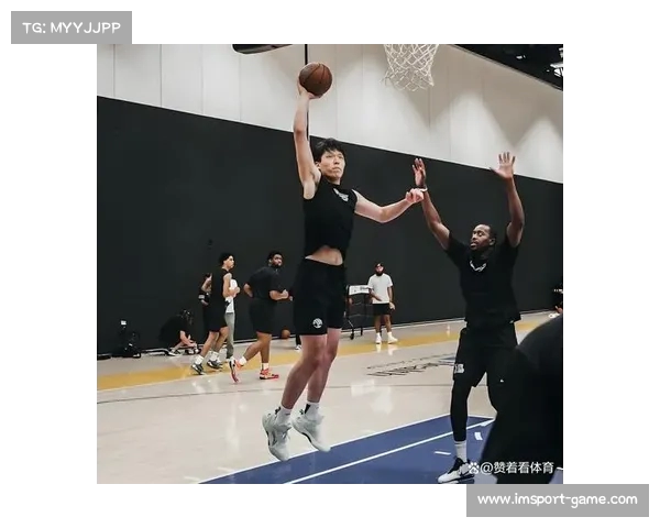 动作优雅如风！杨瀚森的挡拆顺下单臂劈扣展示篮球艺术(2006年杨翰)